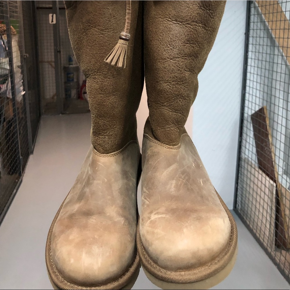 UGG boots size US 36 tan color